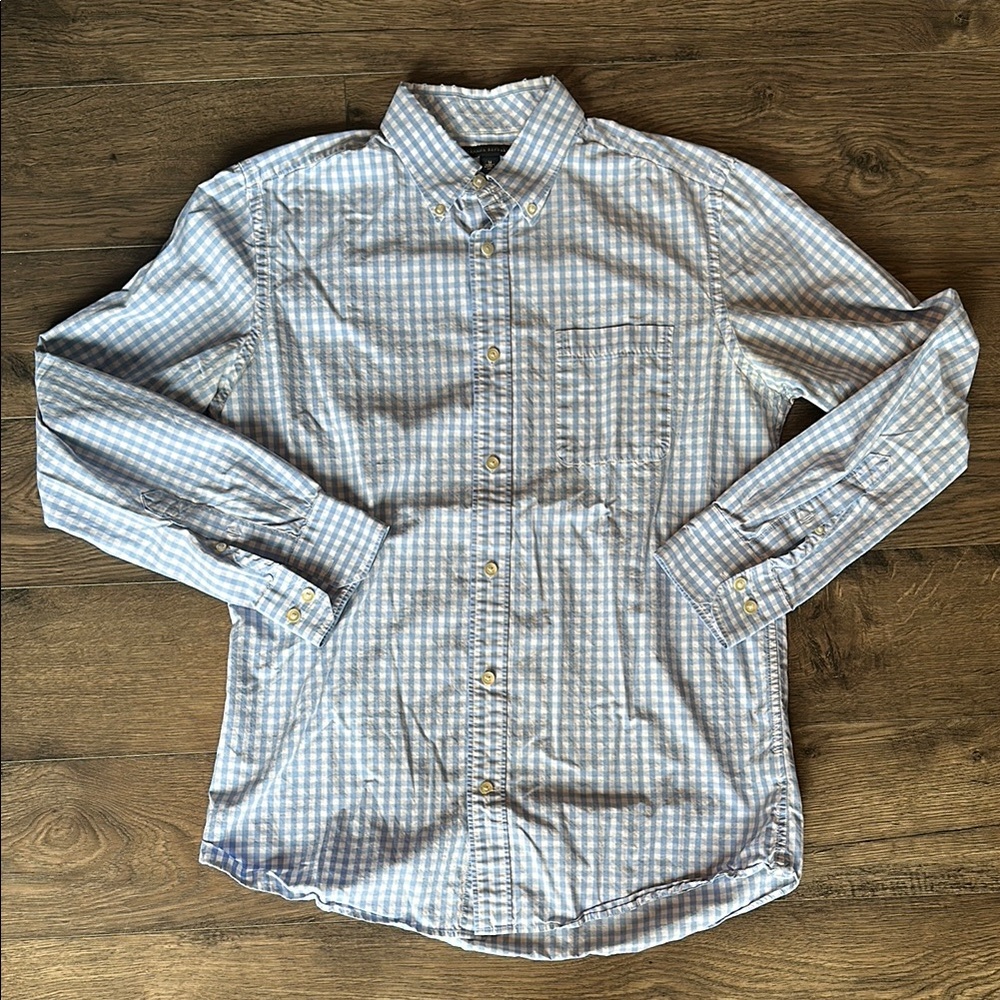Banana Republic Blue and White Casual Button Down Shirt